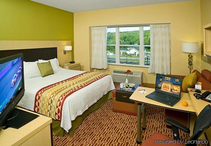 Towneplace Suites By Marriott Gilford Habitación foto